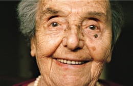 Nhân chứng cao tuổi nhất của nạn diệt chủng Do Thái qua đời